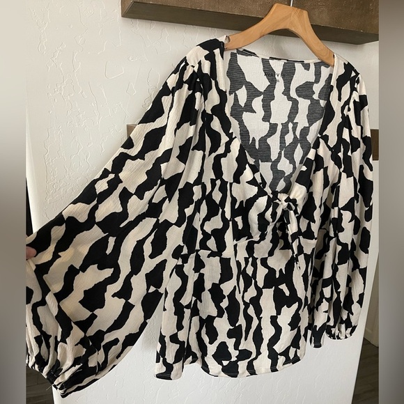 Ava & Viv| Long Sleeve Feminine Blouse, Wide Sleeve•••Size 2x, Knit Material - Picture 3 of 11